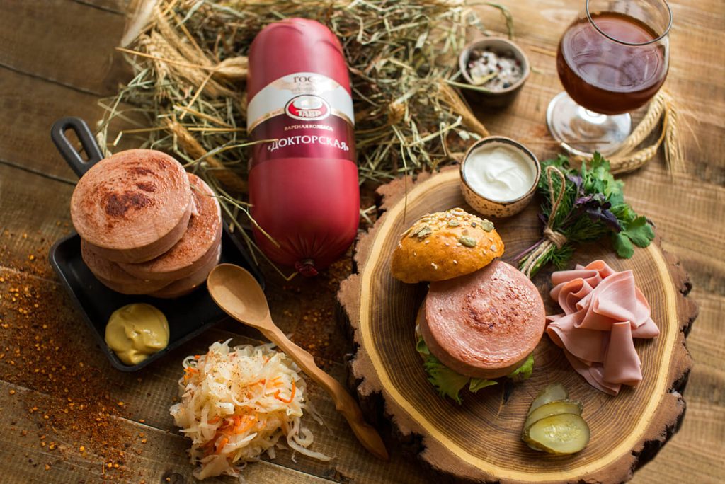 компания тавро. тавр мясокомбинат. сардельки ганноверские тавр. продукция тавр. тавр реклама.